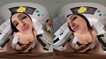 Eliza Ibarra surprend en suçant, levrette et cowgirl VR