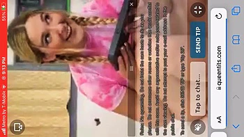 Scharfe Amateur-Babe zeigt ihre rosa Nippel