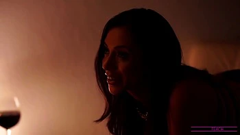 Madrasta Ariella é fodida com ajuda da namorada