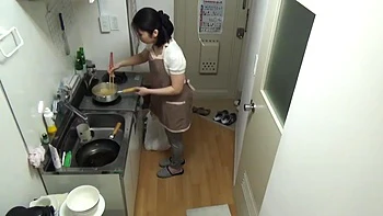 Femme infidèle défonce le cul du cocu