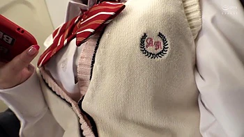 Японец тихо трахает безволосую девчонку