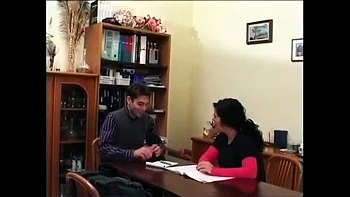 Madrasta fode meu pau gigante no quarto