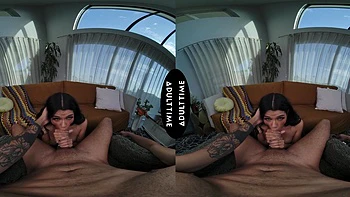 Латиноамериканка брюнетка Харли Хейз трахает парня Оливера Дэвиса