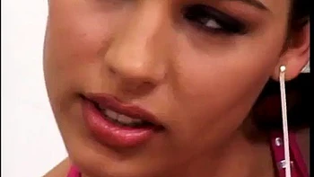 Zafi, la brune à gros seins baisée