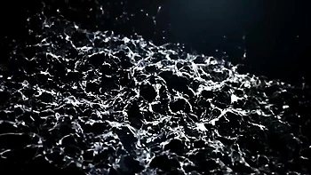 Kanadische Lesben trinken Pisse, ficken und pissen rein