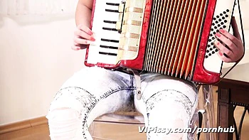 VIPissy meando, felación profunda, corrida anal