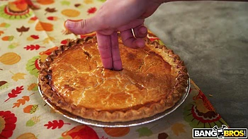 Milf blonde poilue se fait bouffer la chatte