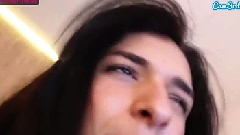 Латина Нни Лун сосет и мастурбирует с игрушками