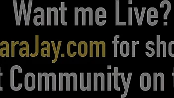 Sara Jay e Jessica Rayne com peitos de silicone grandes e bunda