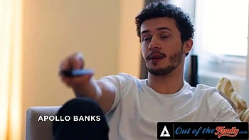 Stiefmutter Sarah Vandella beim Dreier mit Stiefsohn & Freundin erwischt