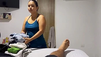 Empregada asiática de bunda grande fodida no cu e limpa minha porra POV