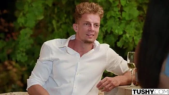 Vanessa Alessias analer Rachefeldzug: doppelter Deepthroat & Doggy mit BFF