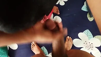 Бангладешская подросток-соседка жестко трахнута с огромными кончами в киску