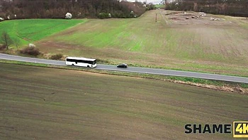 Blonde Lynna Nilsson bückt sich für härtes Ficken