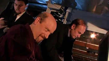 Savannah Gold suce et chevauche avec ses gros seins