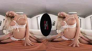 MILF Fhdjd suce et se fait baiser cowgirl et levrette VR