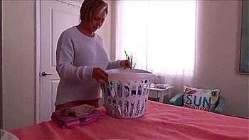 Milf loira madrasta recebe pau grande primeiro