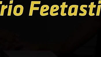 Davon Kim e Angel Piaff em brincadeira lésbica com xixi e dedos