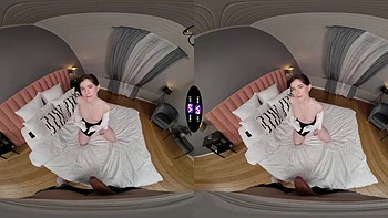 L'agent sexy Pearl baise sauvagement le locataire en chaleur