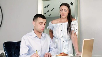 Жесткий трах сбоку с большой грудью брюнеткой Мелани