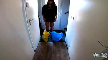 Fremdgehende Stiefmutter fickt BBC, schluckt Sperma - Ashley