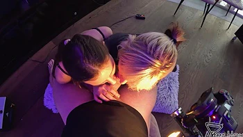 Rebeka Ruby & Brilla en trio FFM avec pipe et branlette POV