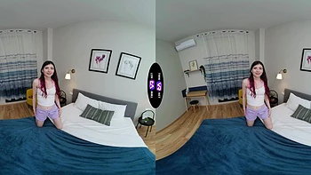 Jeune mince Luna Lynx se masturbe la chatte