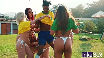 Große Latina-Orgie: Raues Analficken mit brasilianischen Fans