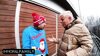 Trio familiar tabu com lambida de bunda