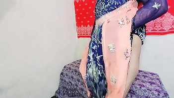 Muslimisches Hijab-Mädchen fickt anal