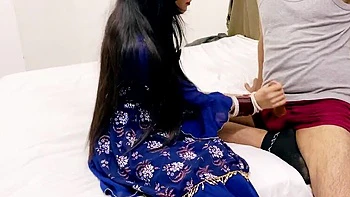 Индийский большой член жестко трахает узкую соседскую киску