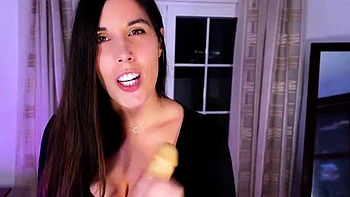 Leina faz JOI com peitos naturais