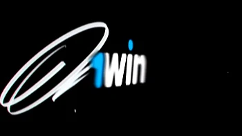 Брюнетка подросток мастурбирует розовой игрушкой