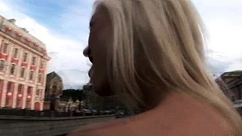 Лиза с большими сиськами ебется с огромными членами