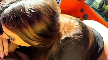 Brünette Outdoor Hardcore Blowjob und Arschfick