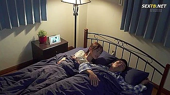 Nasse Wiedervereinigung mit asiatischer Titten-Frau