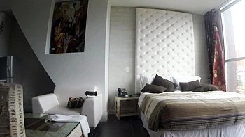 Amateur Latina Schlampe im Doggy POV gefickt