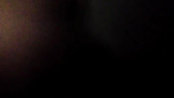 Корейская азиатка трахает свою волосатую киску