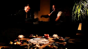 Lovita Fate y Antonia Sainz follan en grupo hardcore