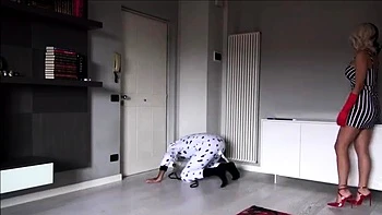 Göttliche Gabriella De Vil heftiger BDSM-Spritzt