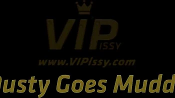 Tschechische VIPissy Lesben-Sklavin mit Piss-Fetisch