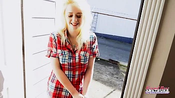 Annie caliente y sus juguetes con tetas grandes