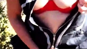 Amadora francesa transa ao ar livre em POV