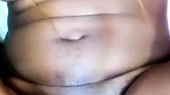 Meine heiße afrikanische Tante masturbiert solo