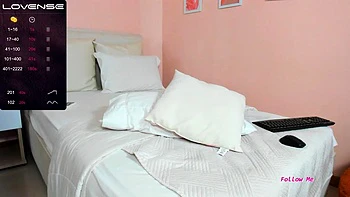 Babe noire se branle en solo