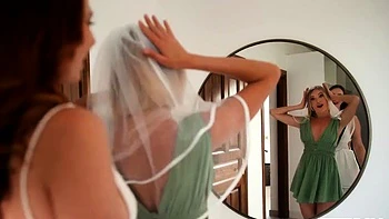 Leya Desantis et Angelika Grays baisent anal au mariage