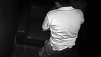 Черная стриптизерша получает кремпай в позе догги в клубе