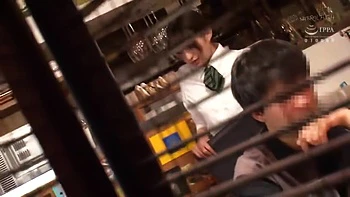 Femme cocue baisée par un énorme bite