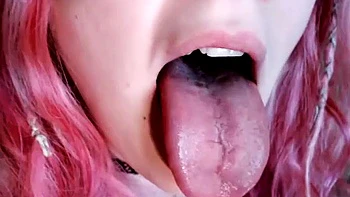 Doigtage chatte poilue en cam en levrette