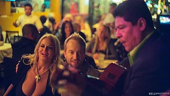 Kelly Madison peituda na amazona e missionário fodendo